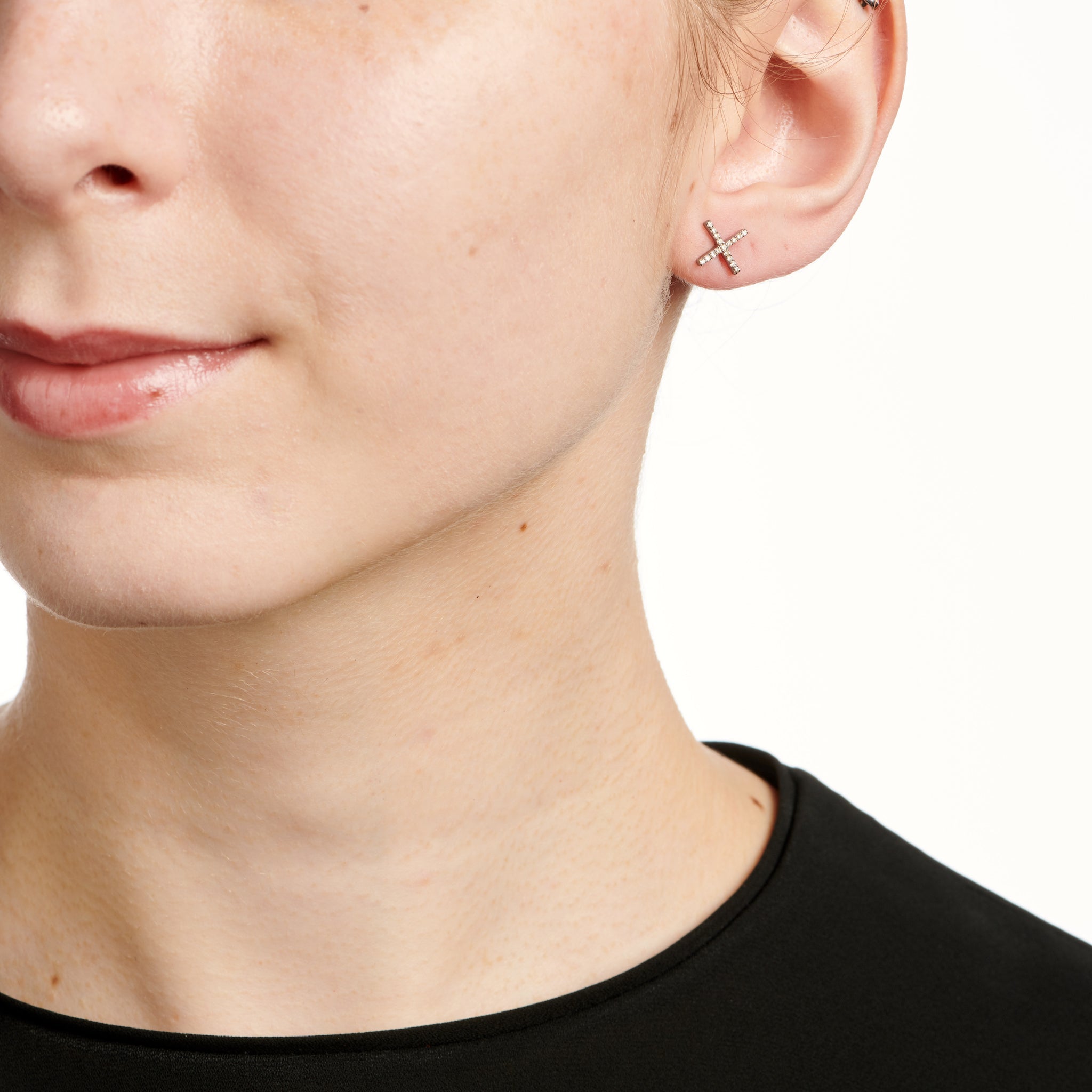 Interlocking X's Diamond Stud Earrings | Ecksand